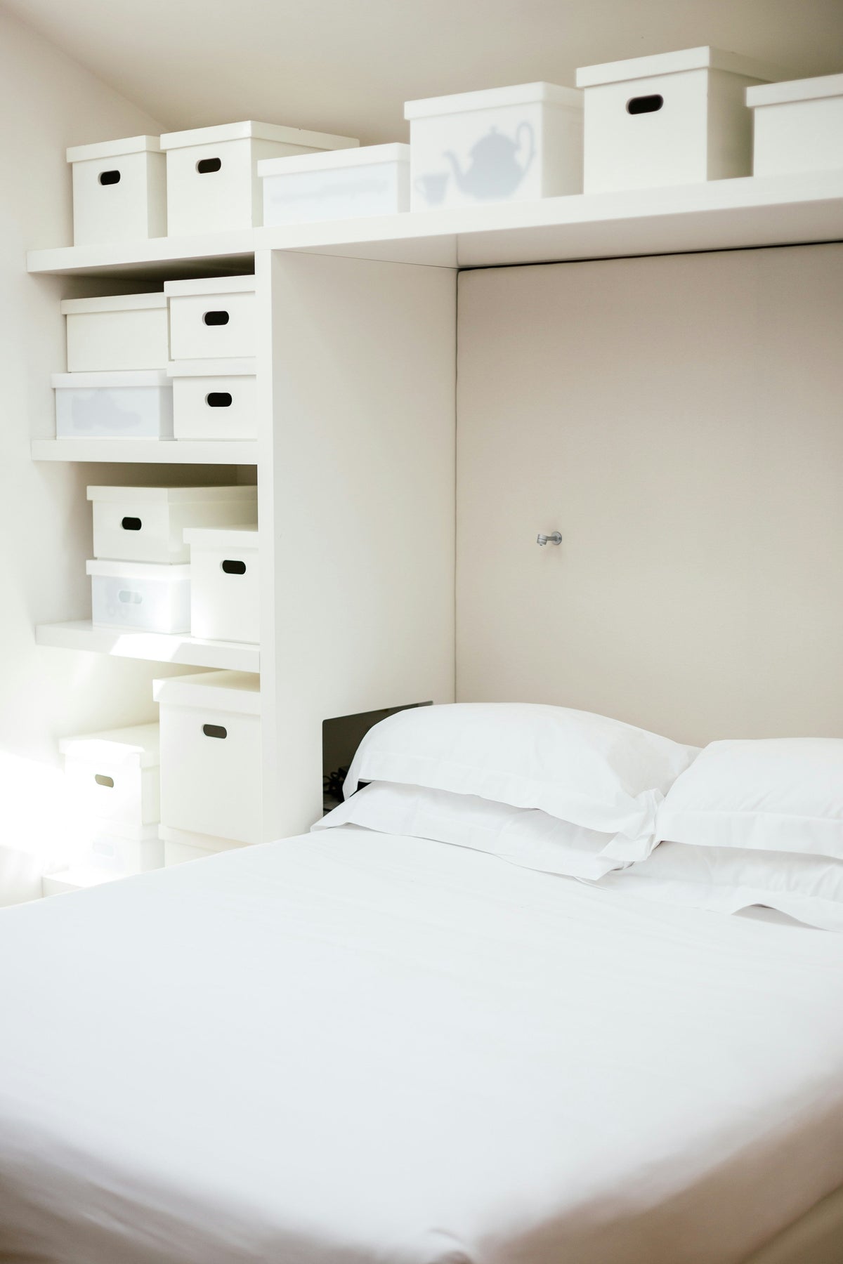 Floor Beds with Storage: Maximizing Bedroom Organization