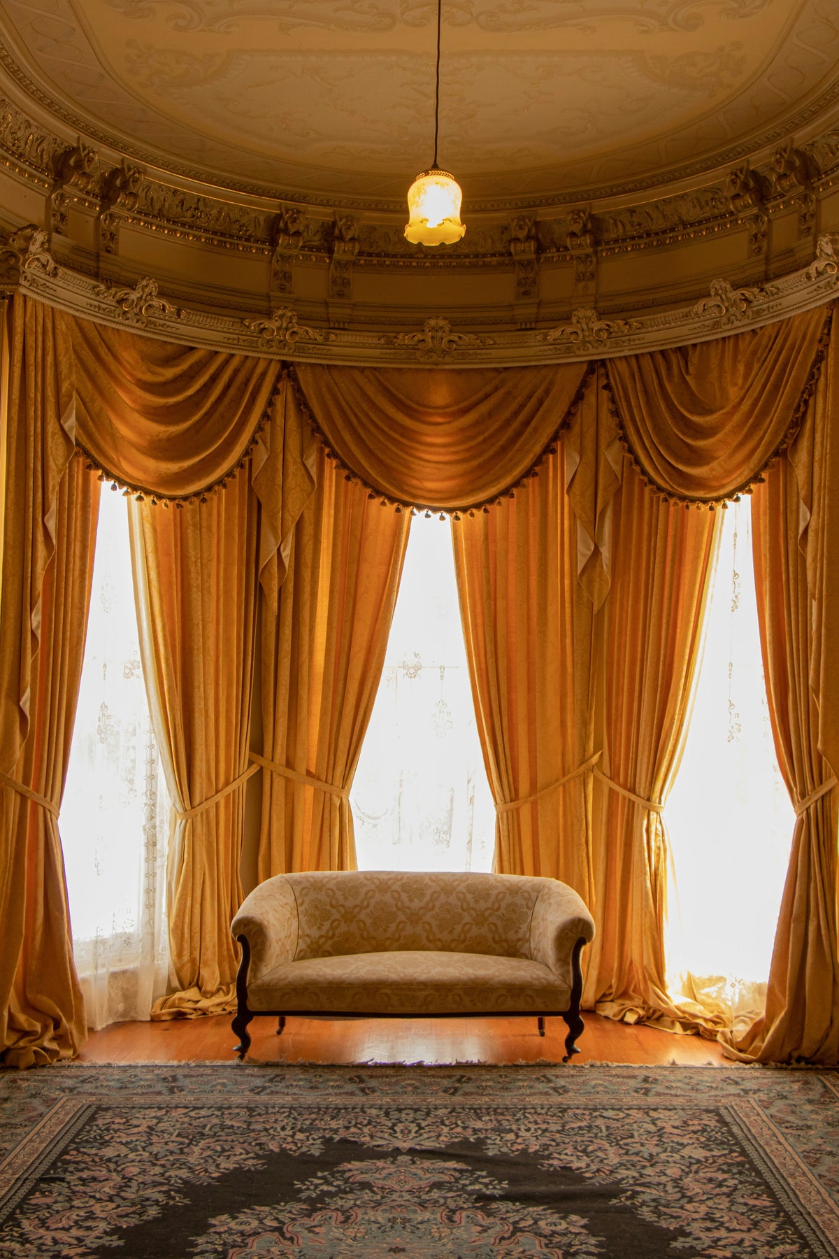 Beige Curtains: Easy Ways to Create a Warm Interior