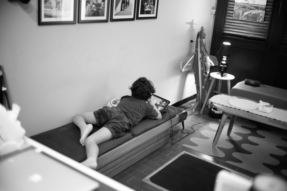 Montessori Floor Beds vs Traditional Beds: What's the Difference?