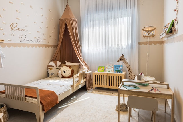 How to Organize a Kids Bedroom Around Themed Bedding