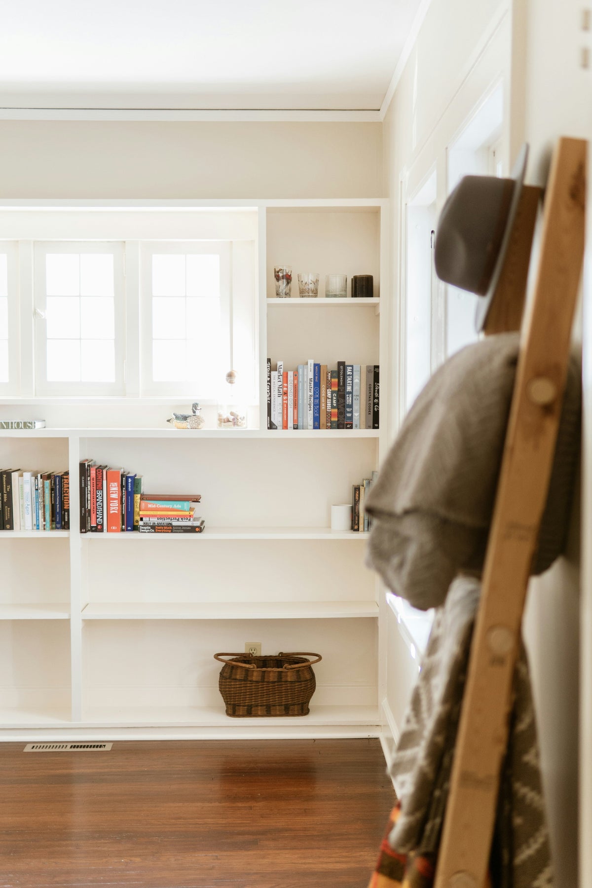 Montessori Bed Frames with Bookshelves: Space-Saving Ideas