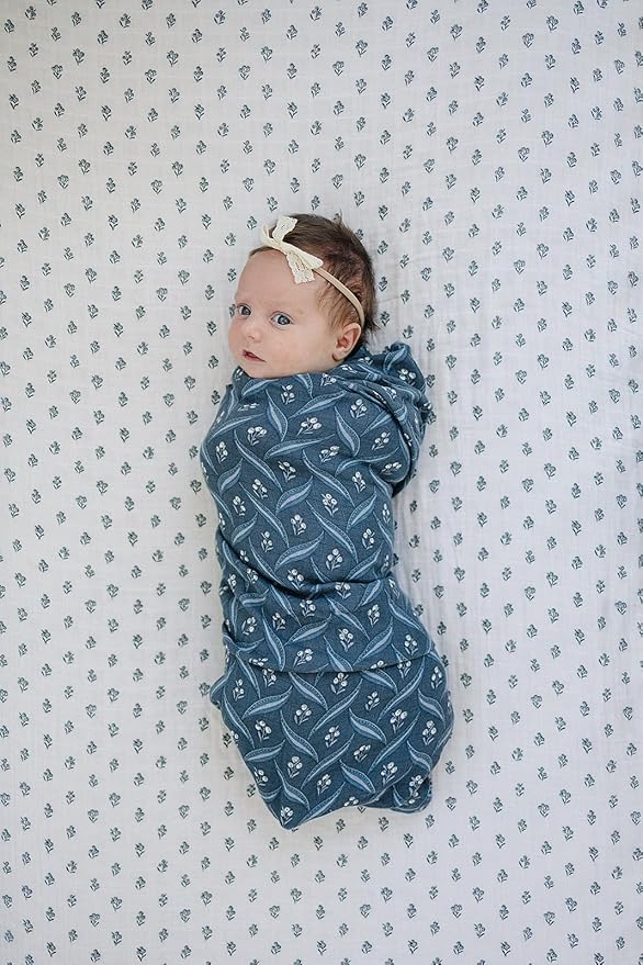 Mebie Baby Navy Berry Muslin Swaddle, Modern and Neutral Swaddle Blanket for Baby Girl or Boy, Soft Baby Blankets, Newborn Swaddle Blanket, 0-3 Month, Comfy Wrap, Baby Essentials & Gifts