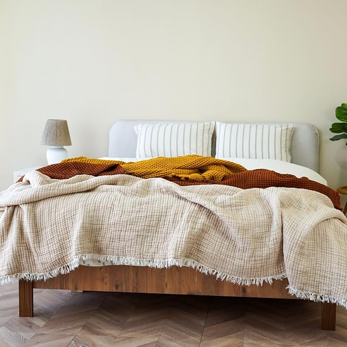 Christmas Muslin Comforter – Cotton Muslin Blanket with Soft Fiber Filling, Breathable & Cozy Muslin Throw Blanket, Reversible Holiday Quilt (Cream Beige, King (U.S. Standard))