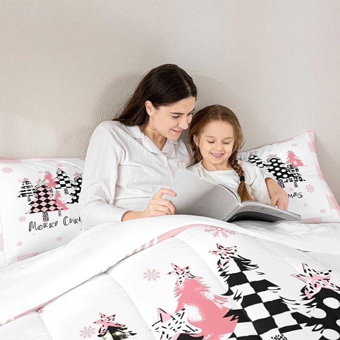 Manfei Merry Christmas Comforter Set Full Size, Pink Plaid Xmas Trees Bedding Set 3pcs, New Year Cartoon Down Comforter for All Season, Kids Girls Santa Claus Bedroom Decor, 2 Pillowcases, No Sheets