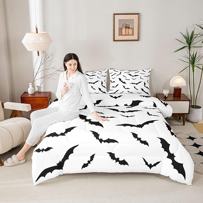 Erosebridal Halloween Bats Bedding Set White Black Spooky Comforter Set Queen,Horror Flying Bats Quilt for Kids Boys Girls Adults Gothic Mysterious Wild Animal Duvet Insert,Spooky Home Decor