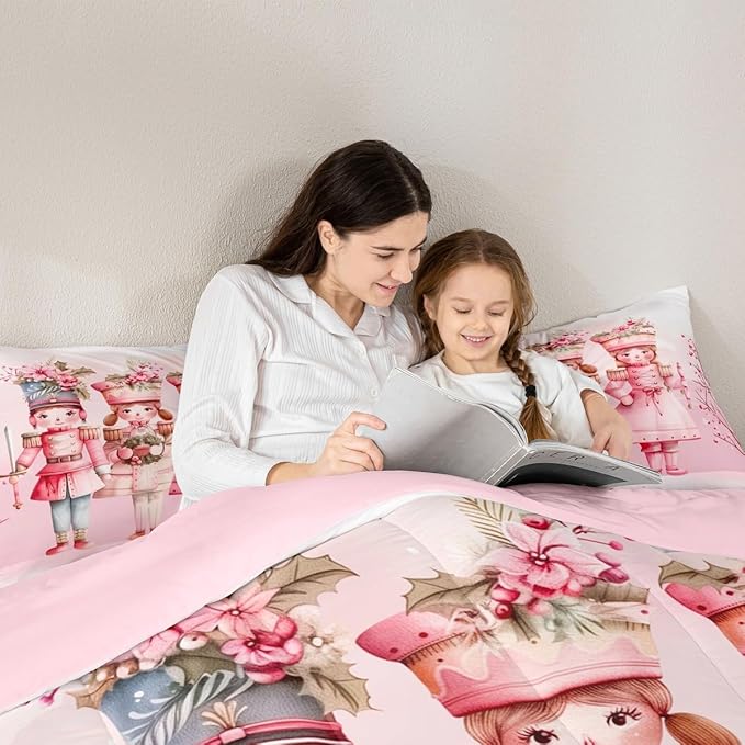 Feelyou Christmas Decor Nutcrackers Bedding Set Soft for Boys Girls, Pink Christmas Comforter Set Toddler Size Pink Nutcrackers Duvet Quilt Berries Printed Room Decor Kawaii 2 Pcs with 1 Pillow Cases