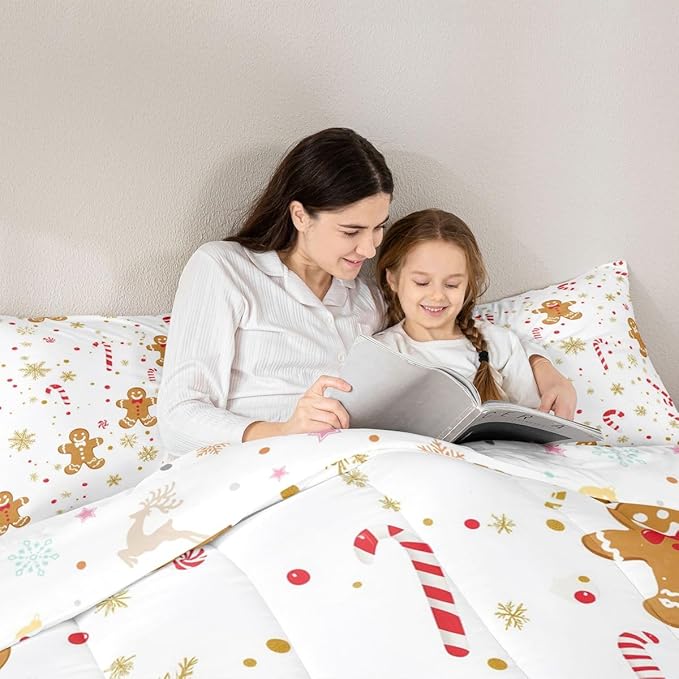 Feelyou Cute Gingerbread Man Comforter Set Toddler Candy Cane Bedding Set for Kids Boys Girls Golden Snowflake Duvet Quilt Christmas Pattern Bedroom Decor Festive Design 2 Pcs with 1 Pillow Cases