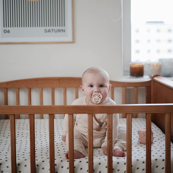 mushie Extra Soft Muslin Fitted Crib Sheet | 192 Thread Count | 28"x 52" (Black Daisy)