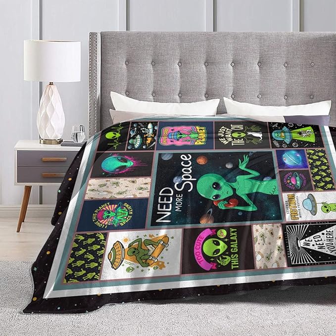 Green Alien Fleece Blanket Funny Universe Throw Blankets for Girls Boys Super Soft Warm Flannel Cool Throws Gifts for Men Women Cozy Fuzzy Plush Stuffed Couch Bed Bedding Decor 50"x40"